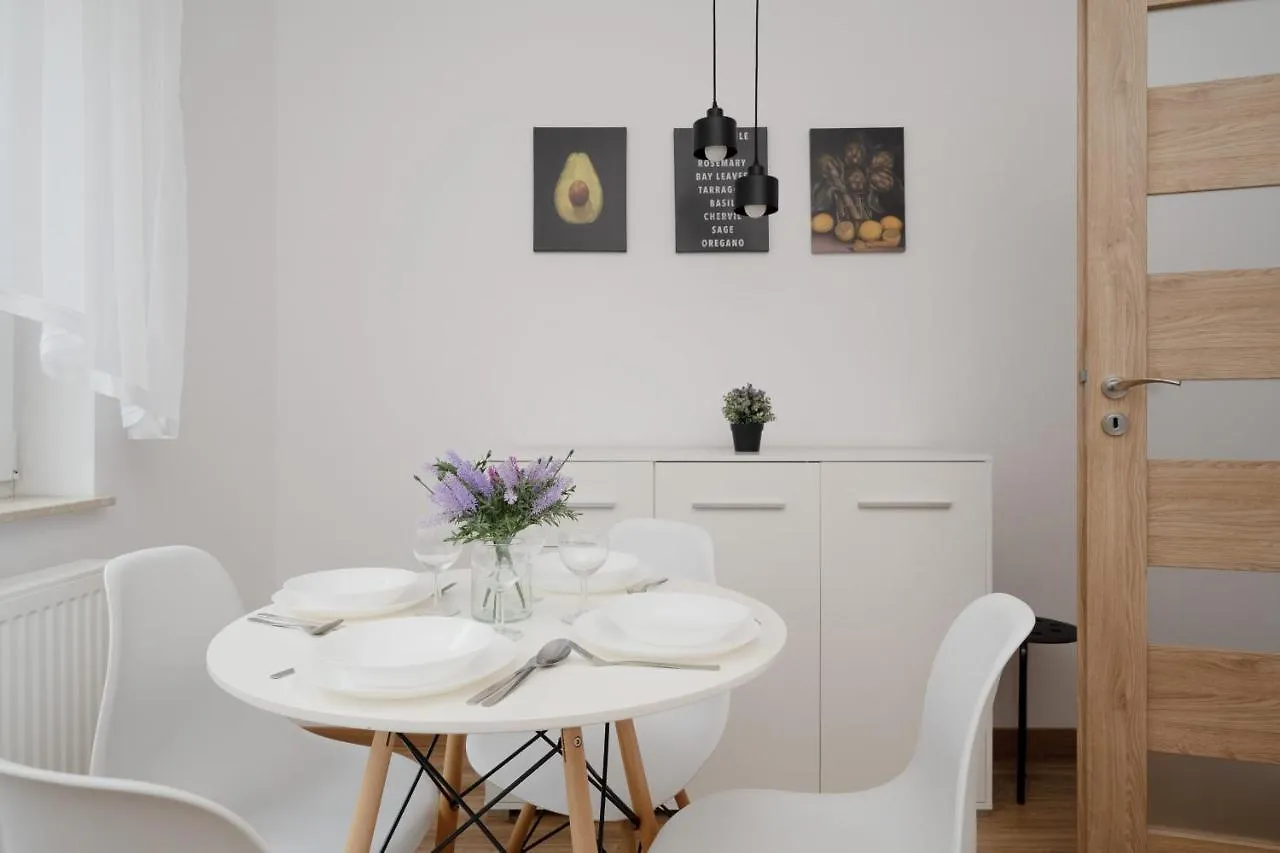 Comfy Studio Legnicka By Noclegi Renters 弗罗茨瓦夫 0*,  波兰